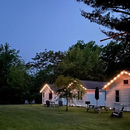 Drop Anchor Cottages And Lake House Geneva-on-the-Lake Exterior photo