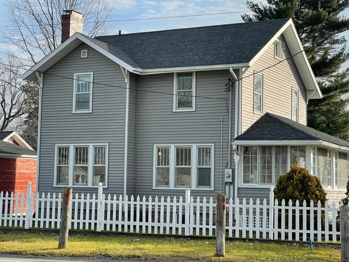 Drop Anchor Cottages And Lake House Geneva-on-the-Lake Exterior photo