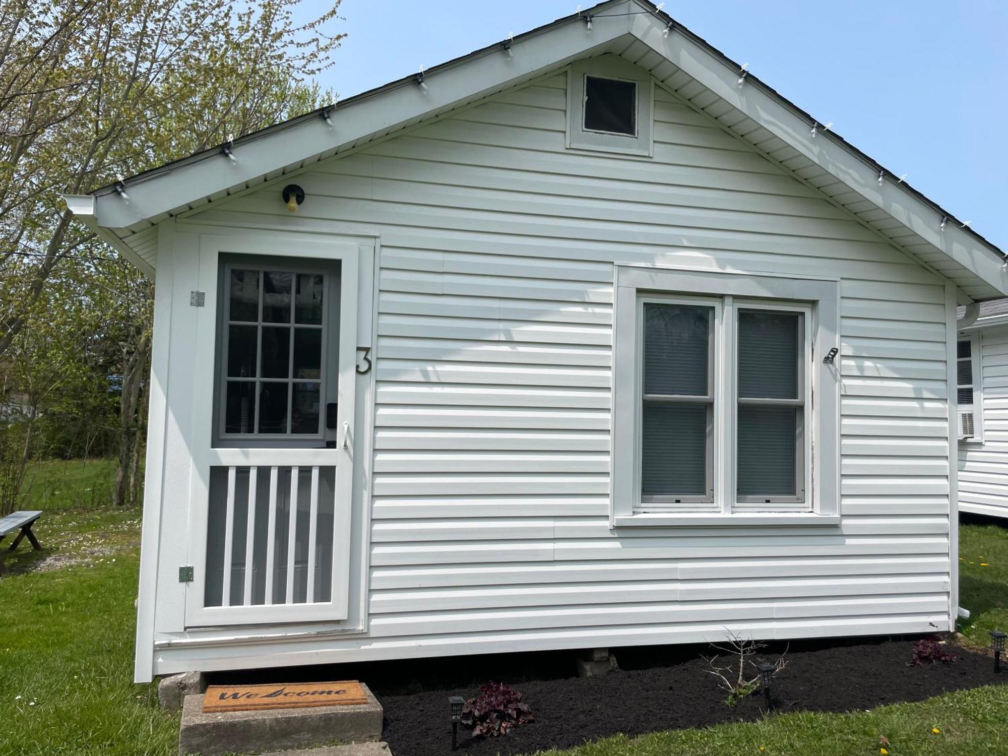 Drop Anchor Cottages And Lake House Geneva-on-the-Lake Exterior photo