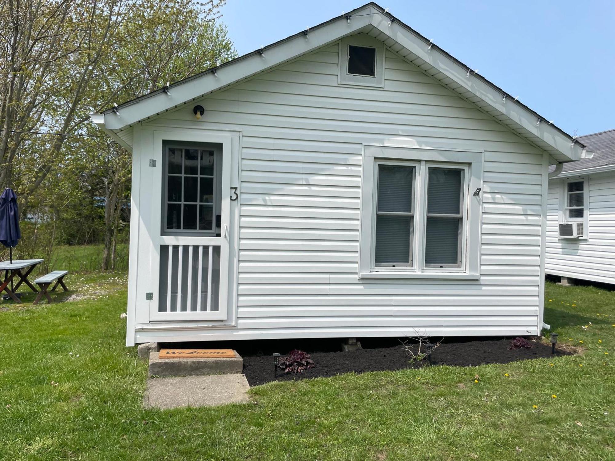 Drop Anchor Cottages And Lake House Geneva-on-the-Lake Exterior photo